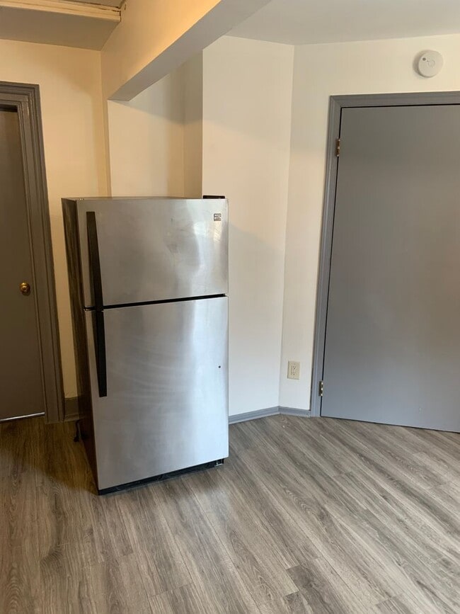 Building Photo - 124 Cedar St