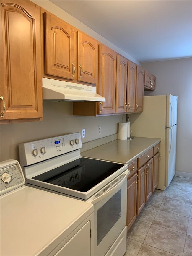 Building Photo - 26 Heron Way S