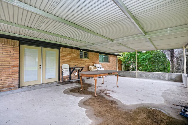 Building Photo - 5803 Greencraig Dr