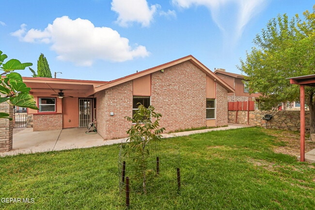 Building Photo - 14336 Puentecillas Dr