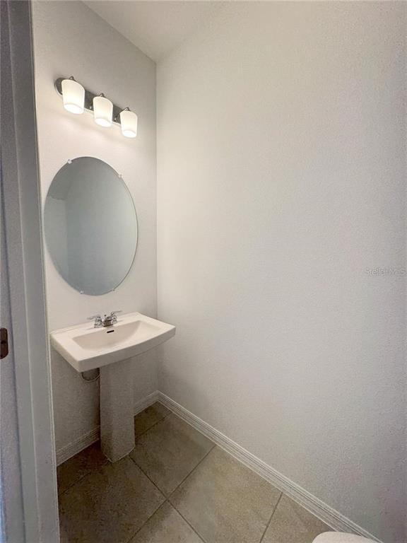 Building Photo - 2480 Penguin Blvd