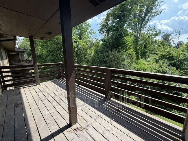 Building Photo - 20 Dawnwood Cir