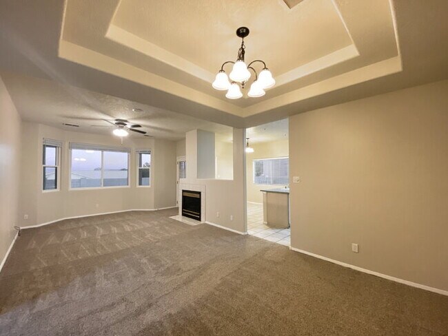 Building Photo - Enchanted Hills - 4BR/2Bath