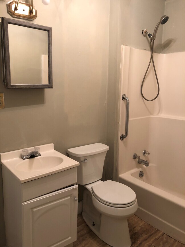 Building Photo - 716 Lucas St