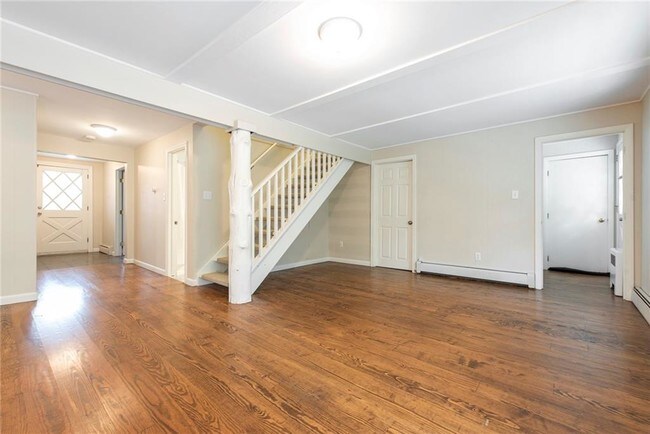 Building Photo - 7 Cowsill Ln