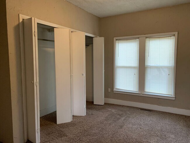 Building Photo - 3 bedroom, one bathroom home located in Jo...