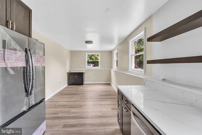Building Photo - 7536 Abbington Dr