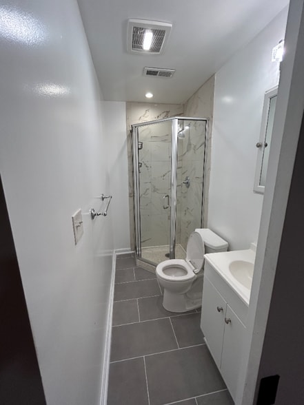 Building Photo - 5520 Halwis St