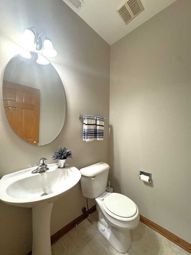 Building Photo - 2460 Georgetown Cir