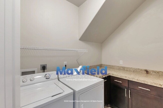 Building Photo - 3 BD + Office 2 BA 2 GA Luxury Townhouse  - Highland Utah - with High Speed Internet