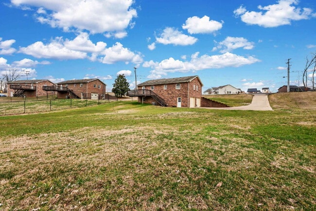 Building Photo - This charming rental in a convenient Clarksville location!