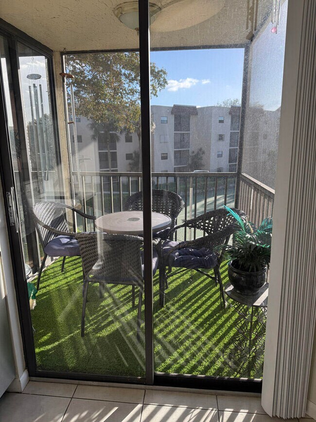 Building Photo - 10451 W Broward Blvd