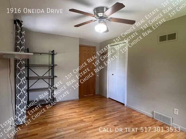 Building Photo - 1916 Oneida Dr