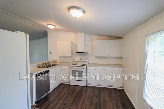 Building Photo - 3716 State Rd S-10-1333