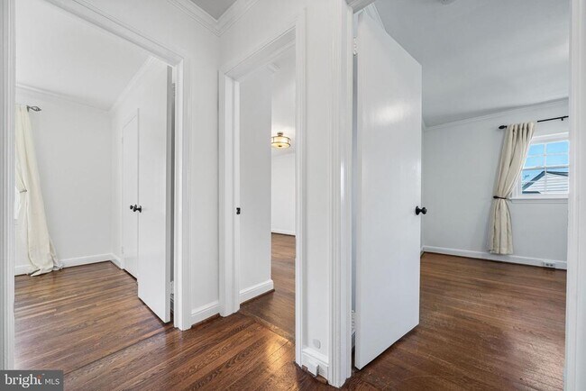 Building Photo - 2718 S June St