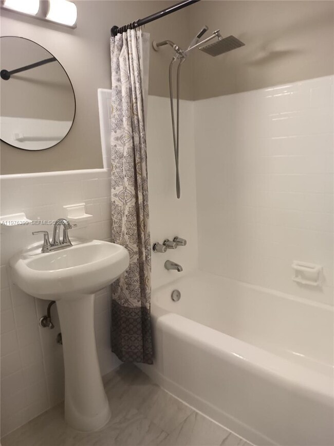 Building Photo - 507 SE 18th St