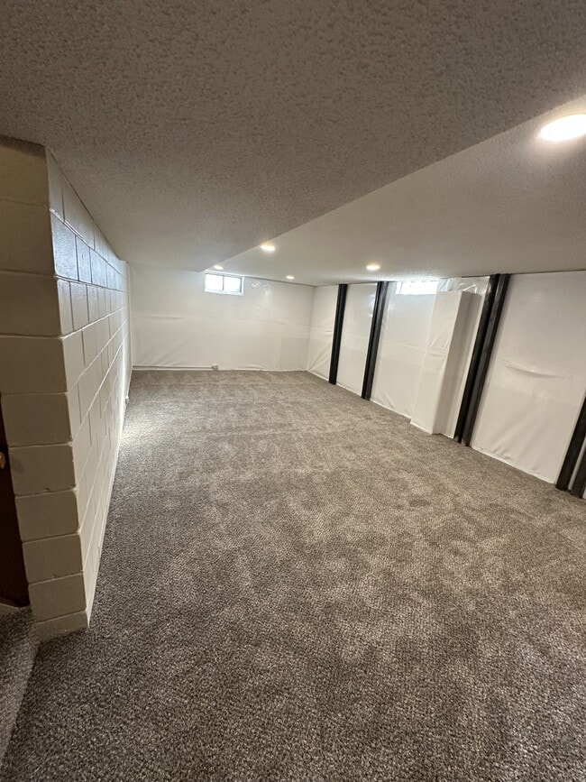 Building Photo - 3207 90th St