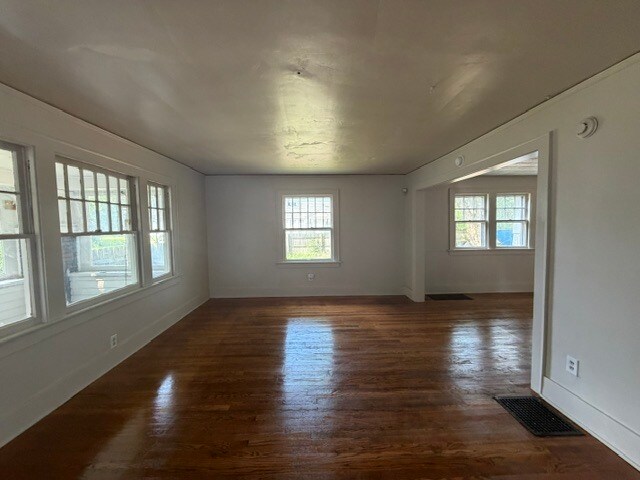 Building Photo - 1253 Diamond Ave
