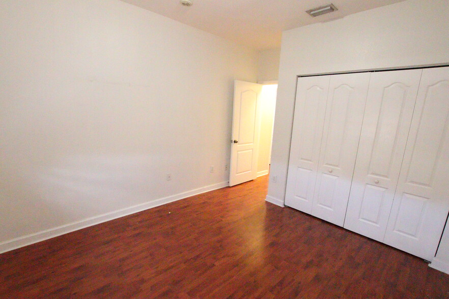 Building Photo - 14758 SW 9th Ln