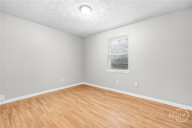 Building Photo - 615 W Tietgen St