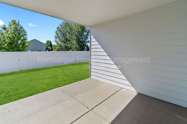 Building Photo - 1717 N Manifold Ln