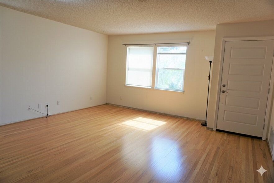 Building Photo - 5677 Calpine Dr