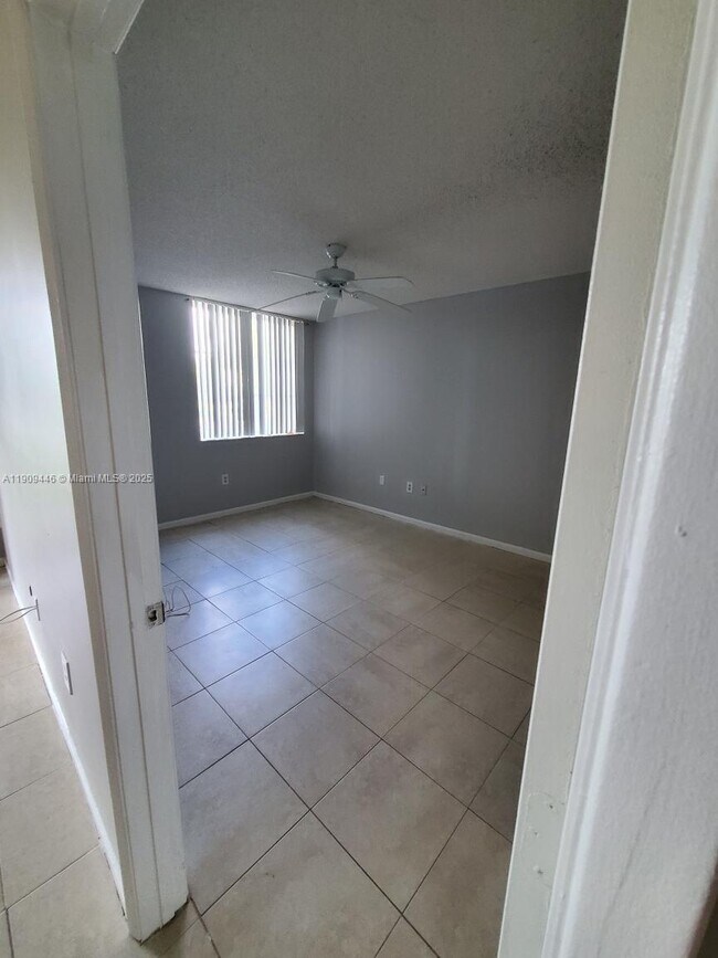 Building Photo - 7872 Sonoma Springs Cir