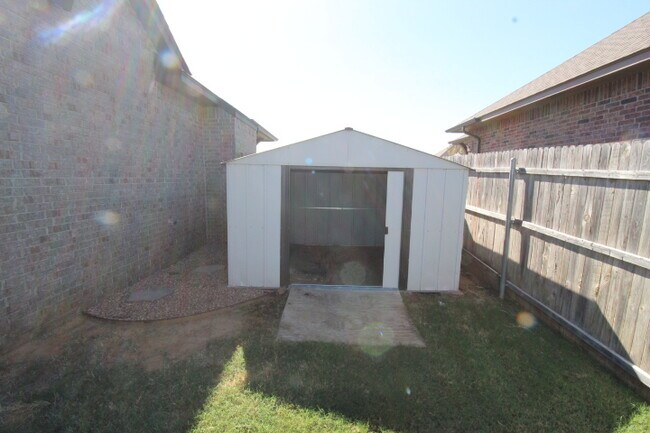 Building Photo - 20659 Landmark Dr