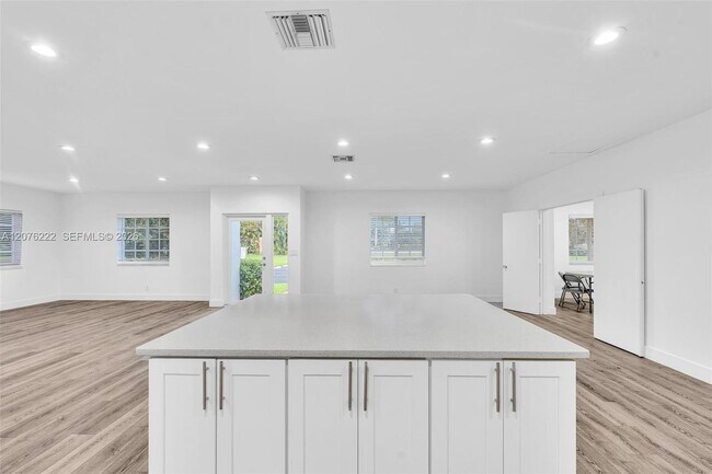 Building Photo - 101 SW 75th Ave