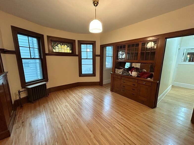 Dinning room and buffet - 2806 Pleasant Ave