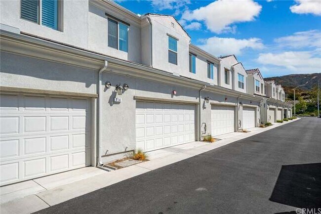 Building Photo - 2625 Verna Dr