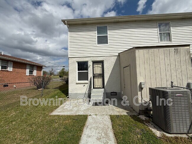 Building Photo - 1519B 21st Ave N