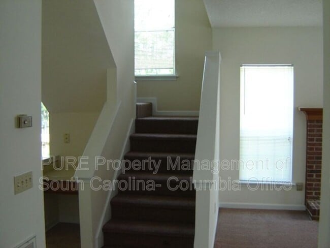 Building Photo - 8 Ridge Pond Dr