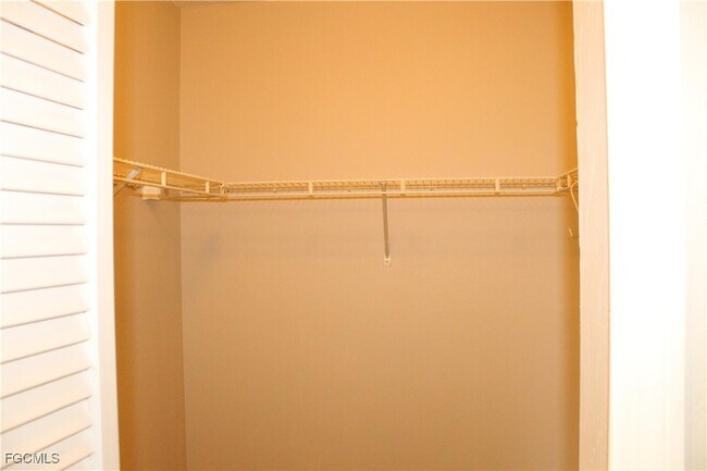 Building Photo - 630 SE 13th Ct