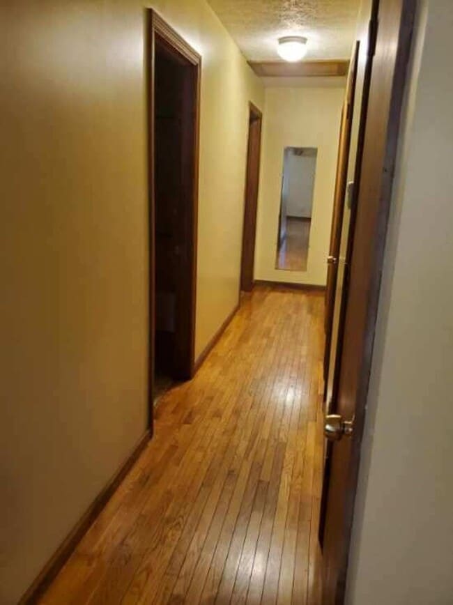 Building Photo - Adorable 3BR 1BA Home w/ Laundry near Sycamore Twp  3BR SFR • Stainless Appliances • Large Yard i...