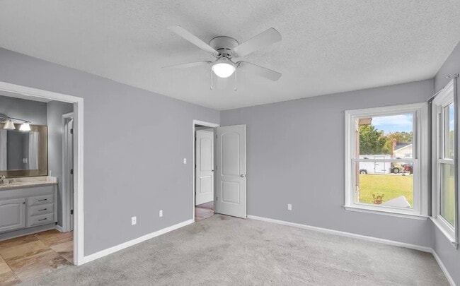 Building Photo - 2456 Saddleridge Dr