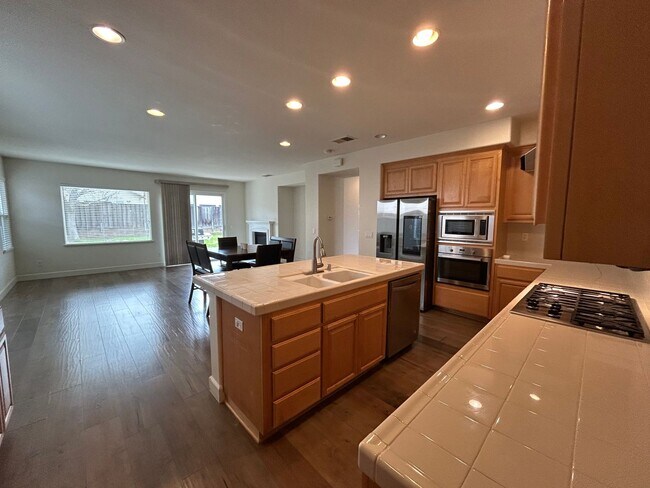 Building Photo - 1454 Azalea Dr