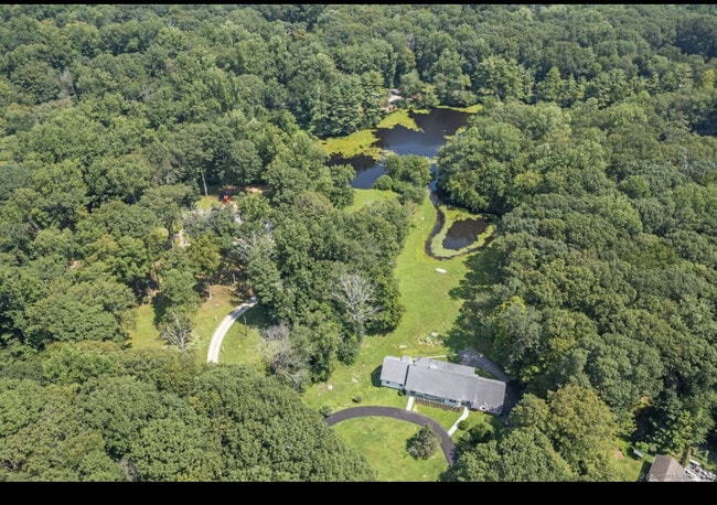 Building Photo - 106 Wyldewood Rd