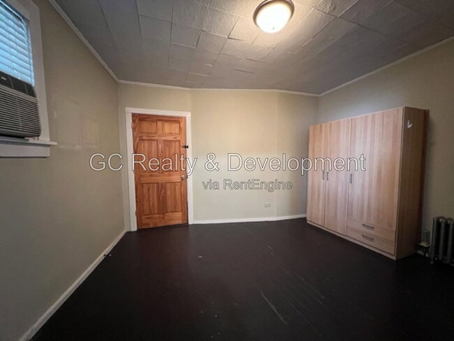 Building Photo - 532 Crescent Blvd