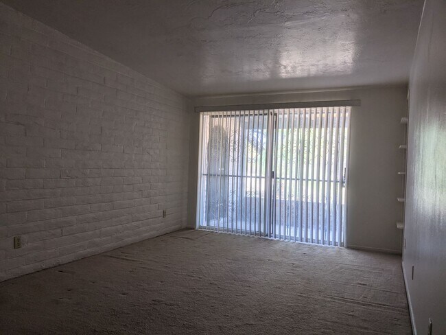 Building Photo - East Side Rental