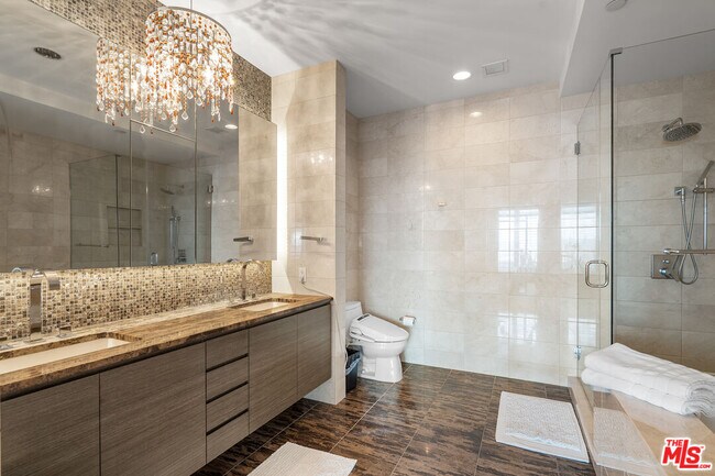 Building Photo - 900 W Olympic Blvd