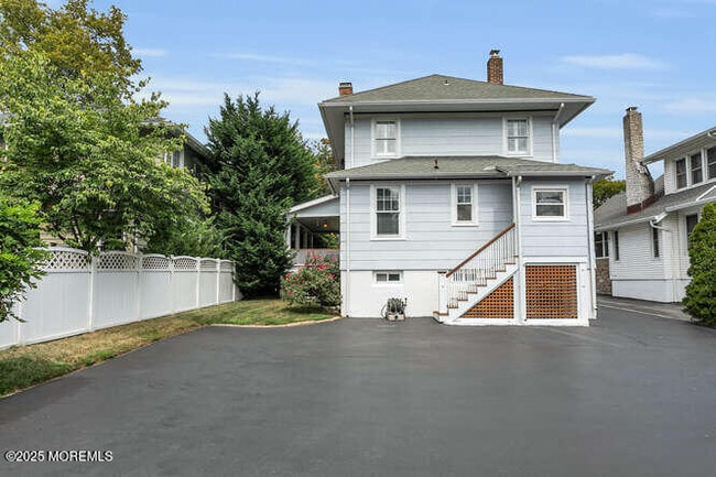 Building Photo - 137 E Bergen Pl