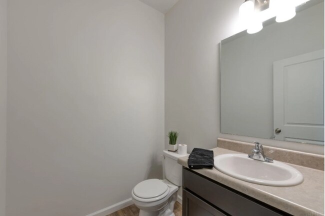 Building Photo - 4 Bedroom, Two Story House in Avalon Bluff...