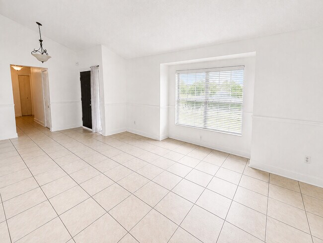 Building Photo - 1409 Madrid Way