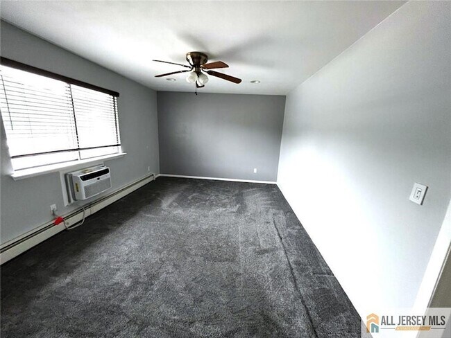 Building Photo - 532 Cricket Ln