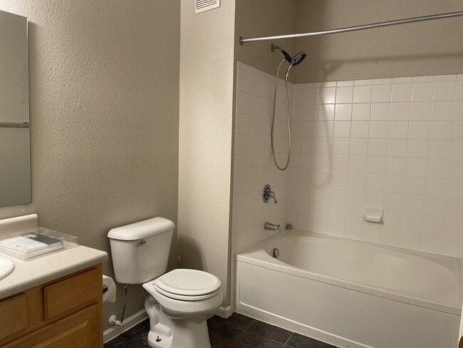 Bath Room - 12833 Tradd St