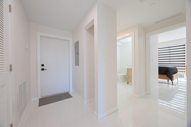 Building Photo - 117 Lake Ave