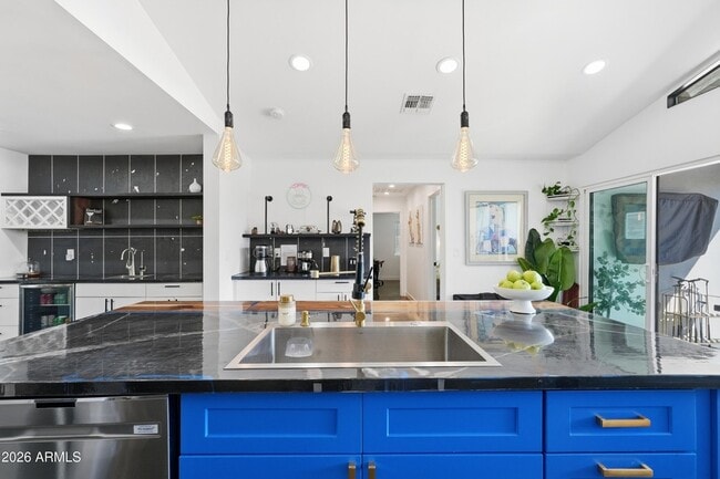 Building Photo - 2812 N 71st Pl