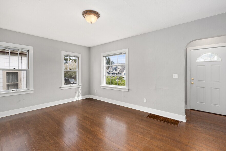 Building Photo - 1011 E Nora Ave