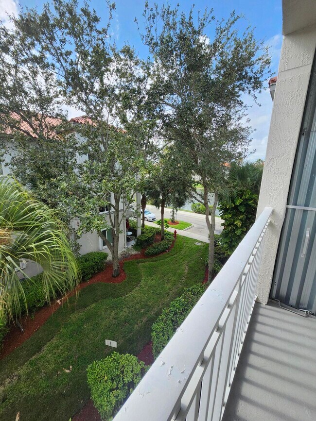 Building Photo - 11016 Legacy Dr